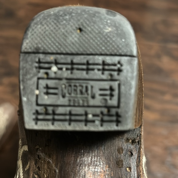 Corral distressed brown embroidered boots 👢 snip toe - Picture 14 of 14